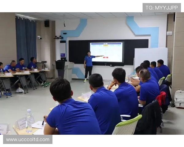 足球明星亲自授课揭秘训练技巧与心理素质提升的教育视频